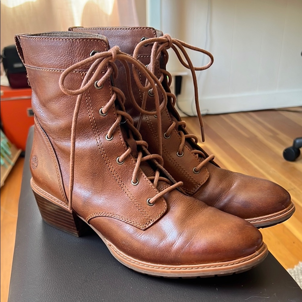 TIMBERLAND Brown Lace Up Boots with Heritage Design